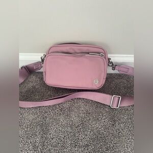 Lululemon Crossbody 2L